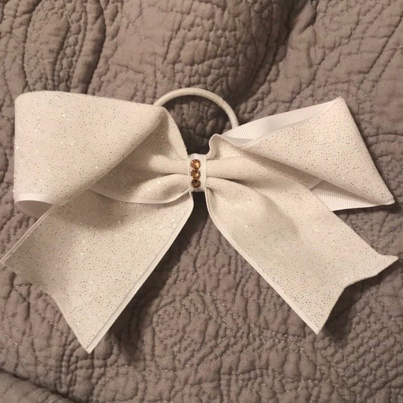 Cheer bow - Picture 1 of 1
